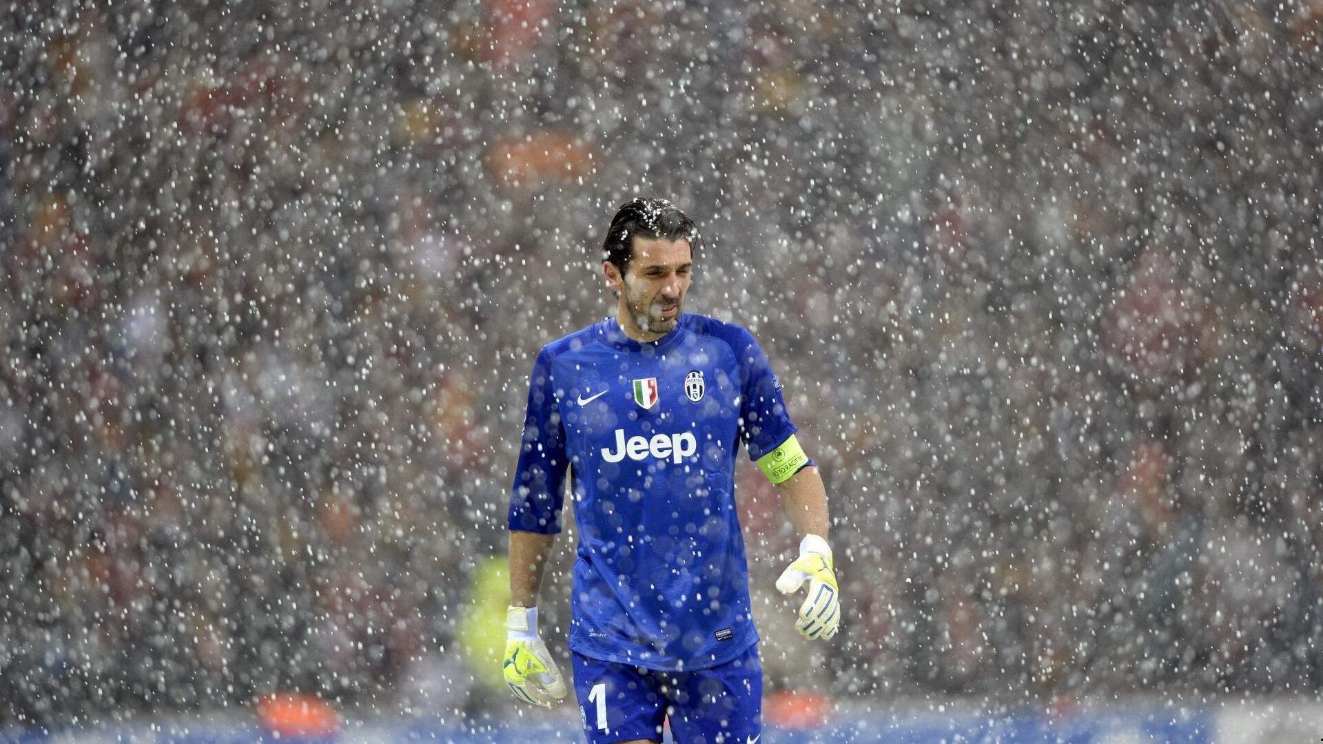 王曼昱混团世界杯绽放双重光芒，灵动魅力与凌厉球技征服赛场